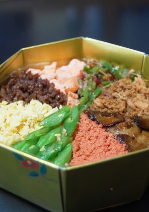 彩りそぼろの万華鏡風♪-レシピのメイン写真