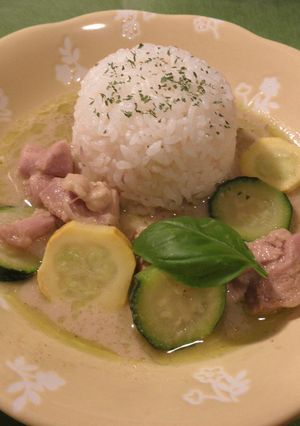 鶏肉とズッキーニのグリーンスープカレー-レシピのメイン写真