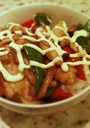 簡単！鶏胸肉とピーマンのオイスター炒め丼-レシピのメイン写真