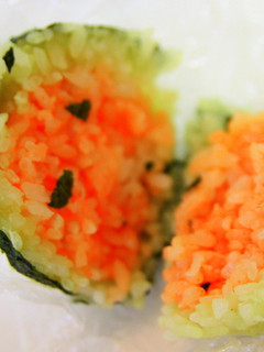 すいかおにぎり-レシピのメイン写真