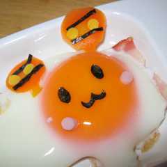รูปของ 《デコ飯》簡単！うーたんの目玉焼き