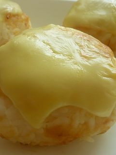 一人ご飯やランチに味噌チーズ焼きおにぎり-レシピのメイン写真