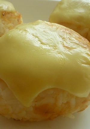 一人ご飯やランチに味噌チーズ焼きおにぎり-レシピのメイン写真