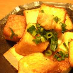 รูปของ ビールにピッタリ☆にんにく風味の厚揚げ