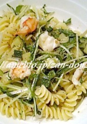 ズッキーニとエビと水菜のショートパスタ-レシピのメイン写真