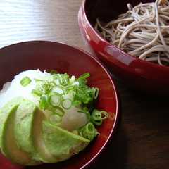 A picture of おろしアボカド蕎麦.