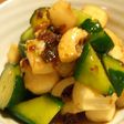 食べるラー油でイカときゅうりの和え物