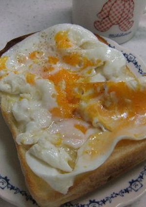 ◇わざとツブした目玉焼きのトースト◇-レシピのメイン写真