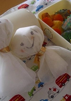 子供と楽しく作っちゃお♪てるてるおにぎり-レシピのメイン写真