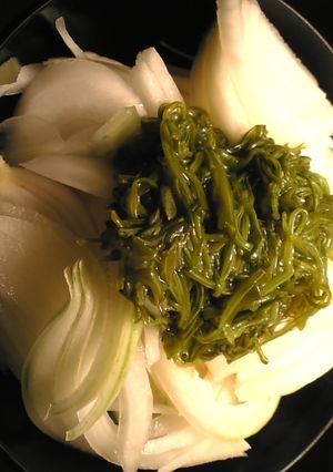 玉葱とめかぶの醤油酢和え-レシピのメイン写真