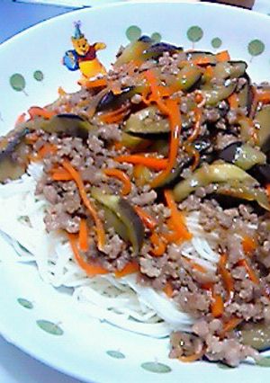 なすひき肉にんじんをそうめんにのせて。-レシピのメイン写真