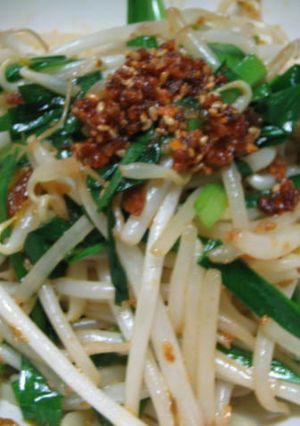 食べるラー油のにらもやし炒め-レシピのメイン写真