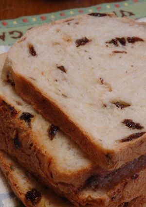 HBで*ノンオイル*むっちり食パンのレーズンパン-レシピのメイン写真
