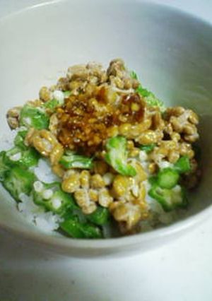食べるラー油でおくら納豆ご飯♪-レシピのメイン写真