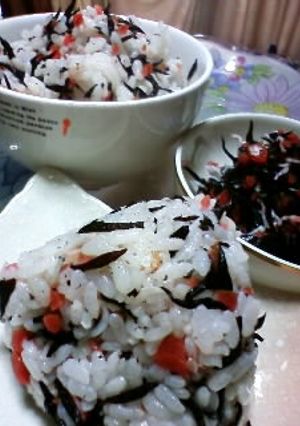 おにぎり*混ぜご飯♪カリカリ梅〜ひじき煮-レシピのメイン写真
