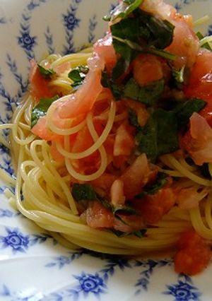 簡単バジルとトマトのソースで冷製パスタ-レシピのメイン写真