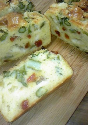 チーズとトマトとアスパラのケークサレ-レシピのメイン写真