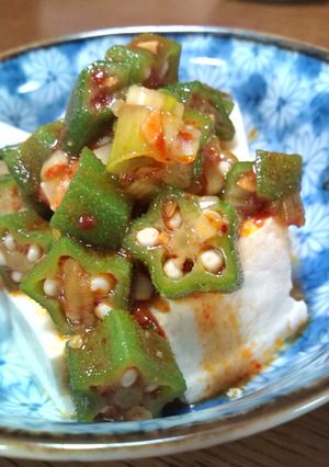 豆腐にのせる☆食べるラー油のおくらあえ-レシピのメイン写真