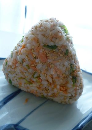♡鮭・ねぎ・ごまのおにぎり♡-レシピのメイン写真