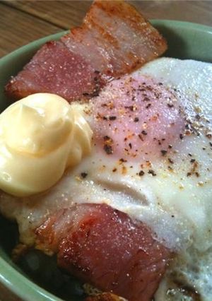 居酒屋さんの絶品ベーコンエッグ丼-レシピのメイン写真