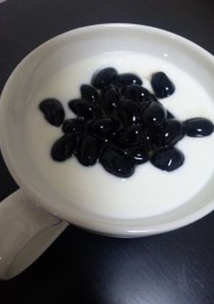 驚きの組み合わせ☆黒豆ヨーグルト-レシピのメイン写真