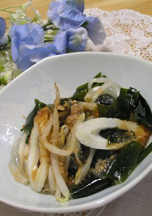 夏にさっぱり！モヤシとワカメの胡麻酢かけ-レシピのメイン写真