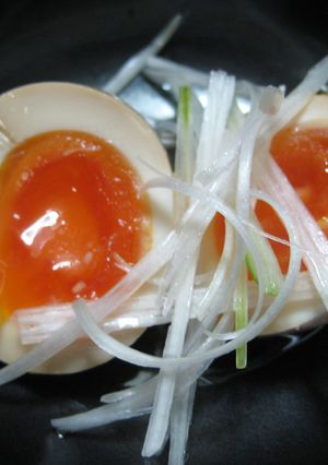 簡単!!めんつゆとごま油で　味付けたまご-レシピのメイン写真