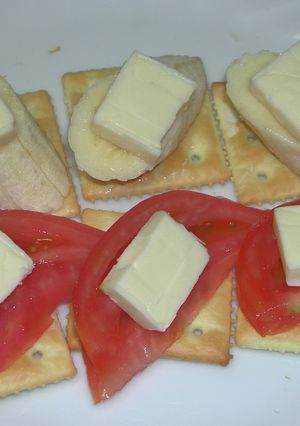 チーズとフルーツのクラッカーカナッペ-レシピのメイン写真
