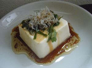 ごま油醤油で♡しらすと青じその冷奴-レシピのメイン写真