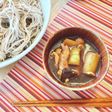 夏でも鶏と葱の温かいつけ汁麺
