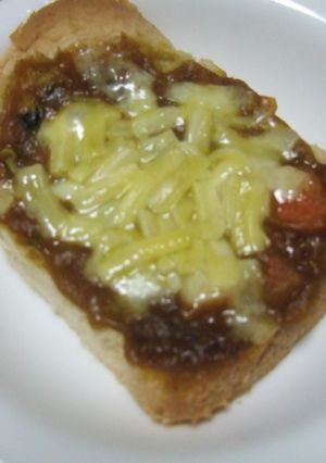 余ったカレーで♪カレーチーズトースト!-レシピのメイン写真