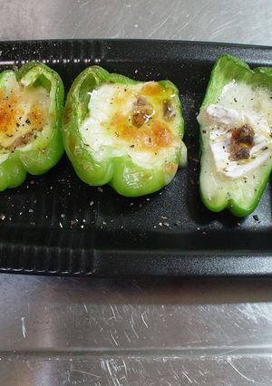 ピーマンのチーズ詰め、アンチョビをのせて-レシピのメイン写真