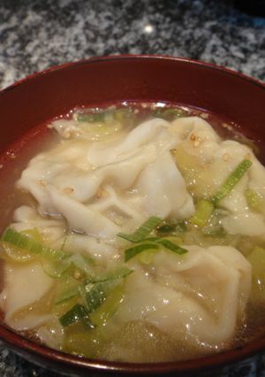 餃子スープ♪　ｂｙ　　ウェイパァー-レシピのメイン写真