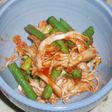 蒸し鶏とにんにくの芽 コチュジャン風味