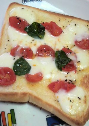 朝からおしゃれ★カプレーゼ風トースト-レシピのメイン写真