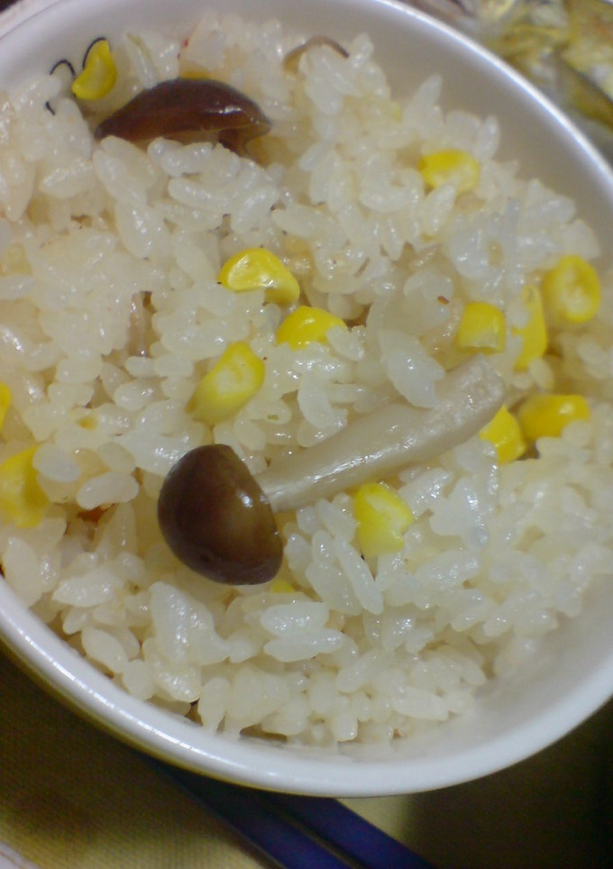 簡単！とうもろこしとシメジの炊き込みご飯-レシピのメイン写真