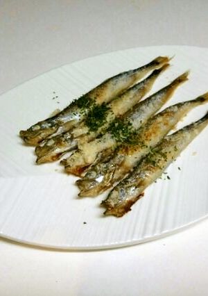 ししゃもをフライパンで焼いて粉チーズ!-レシピのメイン写真