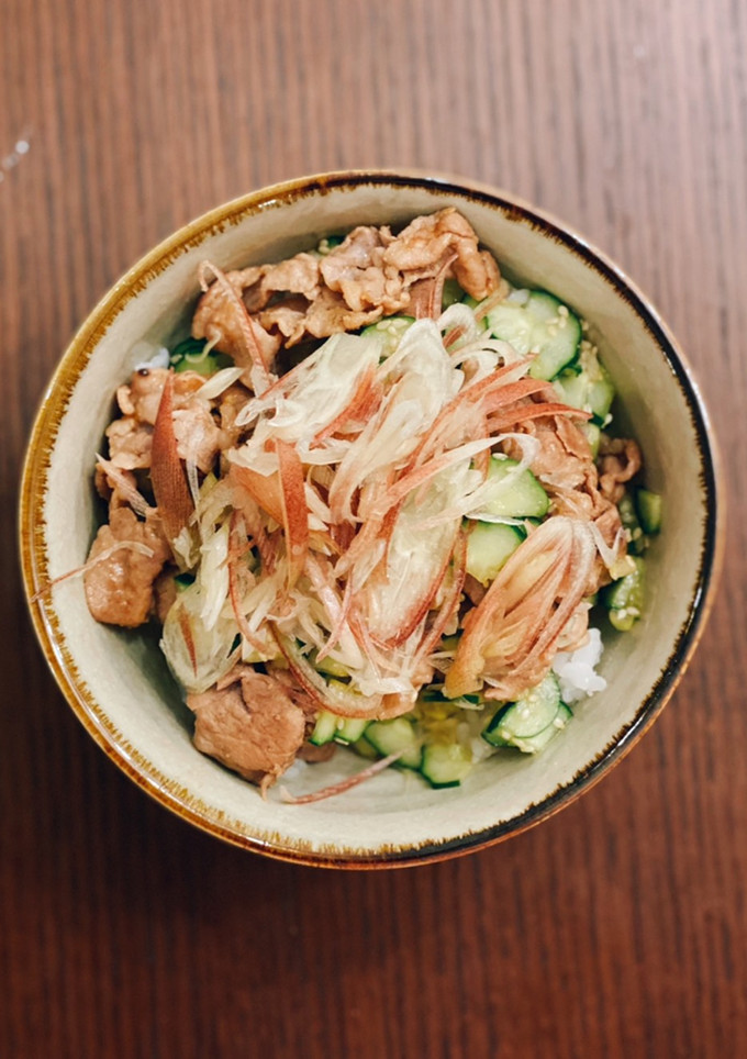 夏の豚丼（きゅうりとネギあえ）-レシピのメイン写真