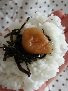 我が家の定番★うめこんぶ(おにぎり)-レシピのメイン写真