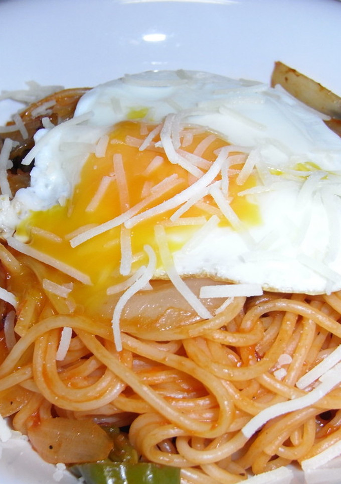 簡単！とろ〜り目玉焼きのせ ナポリタン☆-レシピのメイン写真