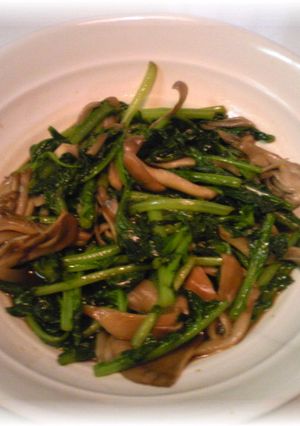 きのこと根菜の葉の炒め物☆栄養価高いです-レシピのメイン写真