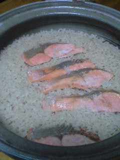 お手軽 土鍋で鮭ご飯 作りましょ♪♪ -レシピのメイン写真