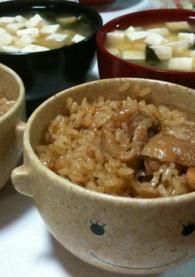 鶏と玉ねぎとニンニクの炊きこみごはん-レシピのメイン写真