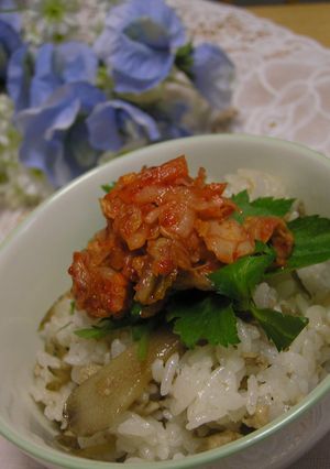 鶏ごぼうの混ぜご飯　キムチ乗っけ♪♫♬-レシピのメイン写真