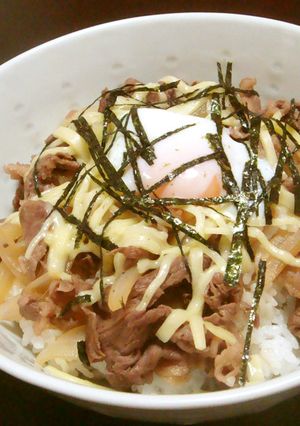 惚れ直されちゃう♪チーズ牛丼温玉のっけ-レシピのメイン写真