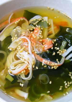 カニカマで旨味たっぷり♡わかめスープ-レシピのメイン写真