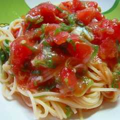 รูปของ 素朴だけど美味しいトマトの冷製パスタ♪