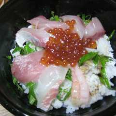 รูปของ 手抜きしたい日にぴったりの海鮮丼