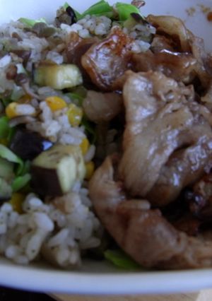 ザーサイ野菜チャーハンと豚バラ焼き肉添え-レシピのメイン写真