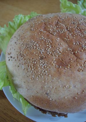 でかいのに　うまい！巨大ハンバーガー！-レシピのメイン写真
